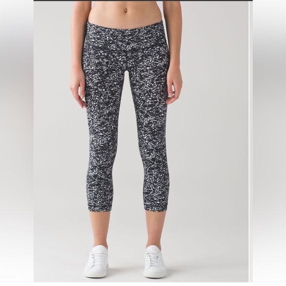 lululemon athletica Pants - Lululemon wunder under crop III 21” iced wave white black leggings